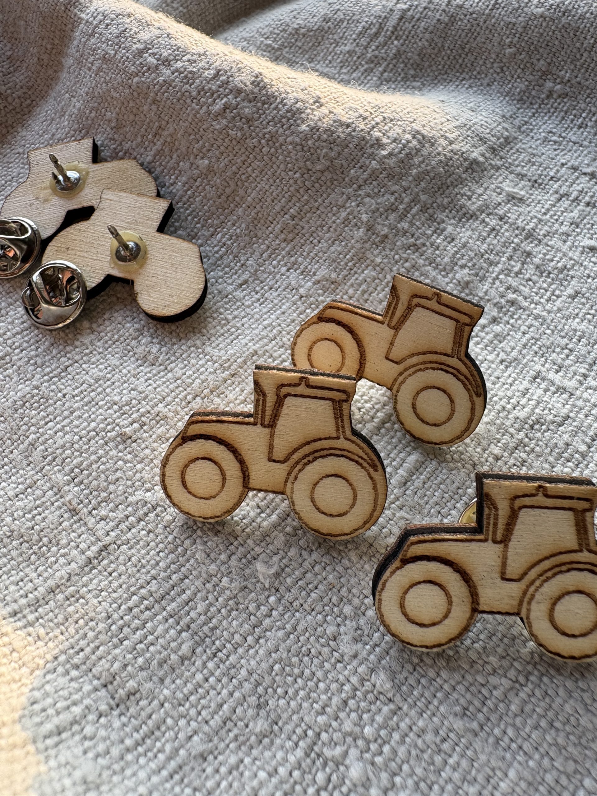 Ansteck-Pin Holz – Bild 2